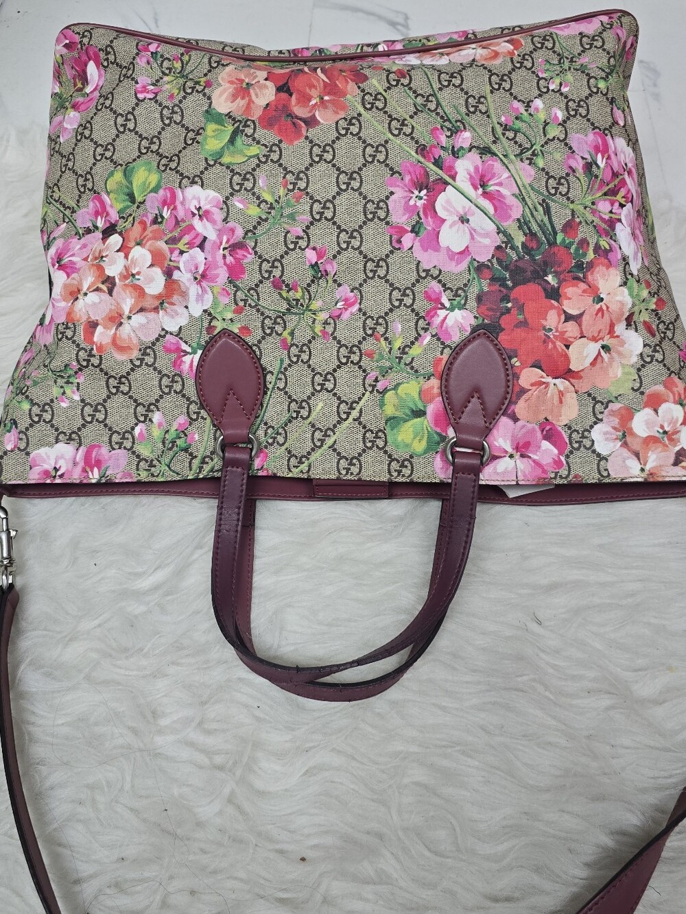 Gucci Floral GG Supreme Canvas Tote in Pink and Burgundy - Picture 7 of 15